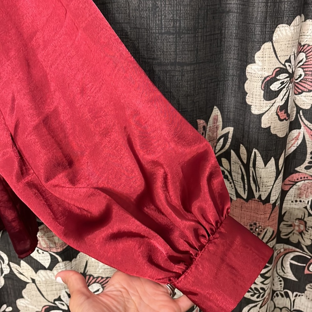 Vine & Love Burgundy Long Sleeve Blouse Women’s Small - Picture 4 of 12
